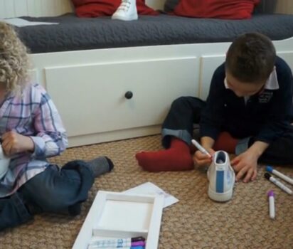 子どもが描ける白い靴 創造性を育むアイテム