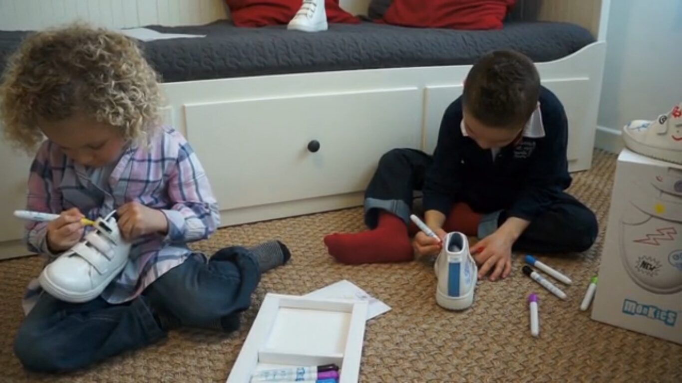 子どもが描ける白い靴 創造性を育むアイテム