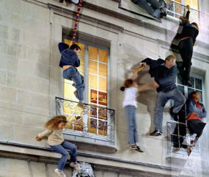 逆さまの世界へ誘う視覚のトリックアート