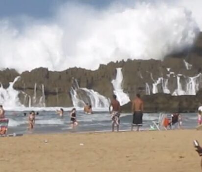 プエルト・ヌエボビーチ 大波を望む安全な海岸