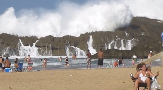 プエルト・ヌエボビーチ 大波を望む安全な海岸