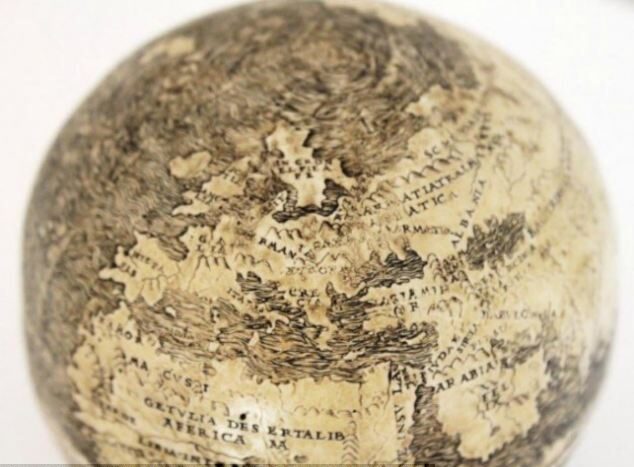 最古の地球儀 ダチョウの卵でできた珍しい地図