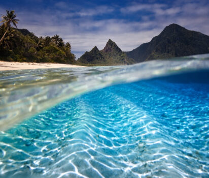 水面が紡ぐ二つの世界 写真アートの魅力