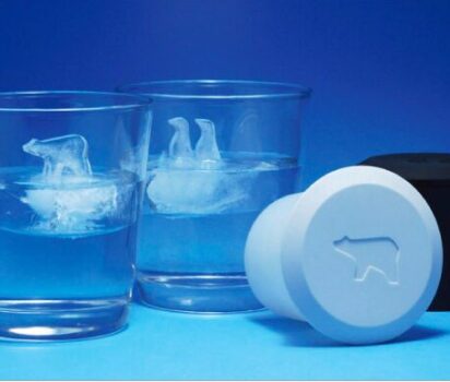 飲み物に添える特別な氷 白クマとペンギン型ロックアイス