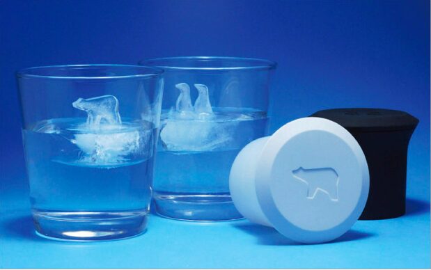 飲み物に添える特別な氷 白クマとペンギン型ロックアイス