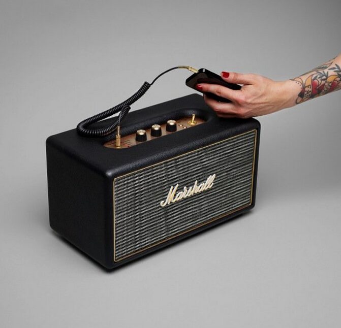 マーシャルの新型スピーカー 伝統美と最新技術の融合