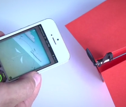 スマートフォンで動かす紙飛行機ラジコン