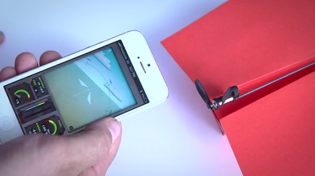 スマートフォンで動かす紙飛行機ラジコン