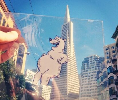 現実とイラストを重ねる創造的な遊び心