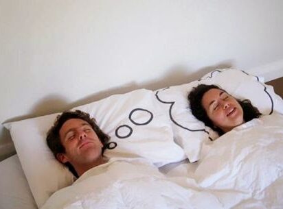 感情をつなぐデザイン枕カバーの魅力