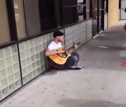 街角で生まれる即興の音楽セッション