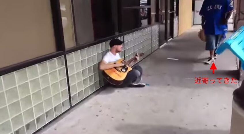 街角で生まれる即興の音楽セッション