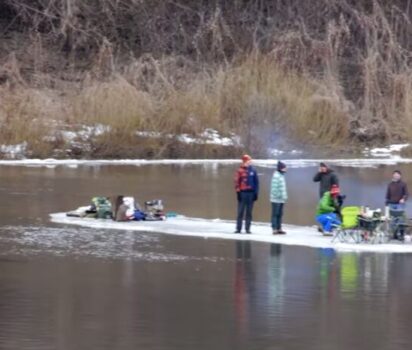 凍結した川の上でのユニークな体験