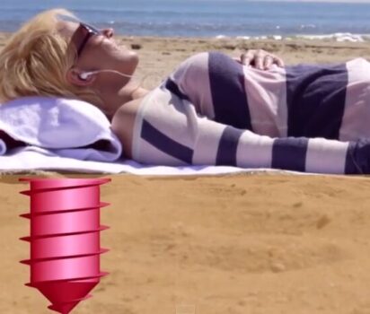 ビーチの貴重品管理をスマートに ネジ型ケース