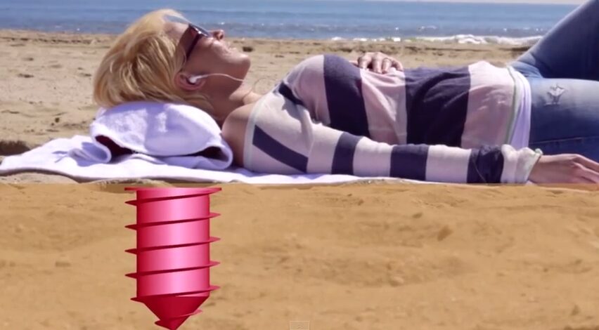 ビーチの貴重品管理をスマートに ネジ型ケース