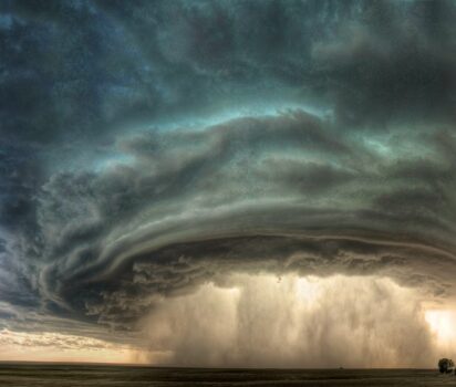 スーパーセル 壮大な積乱雲の姿