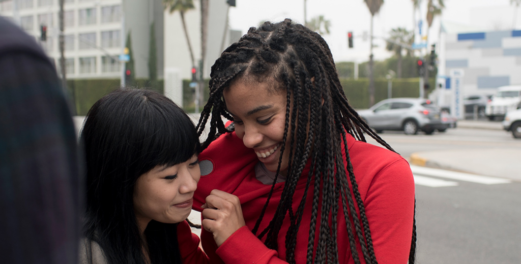 スピーカー内蔵のパーカ「HIODY」