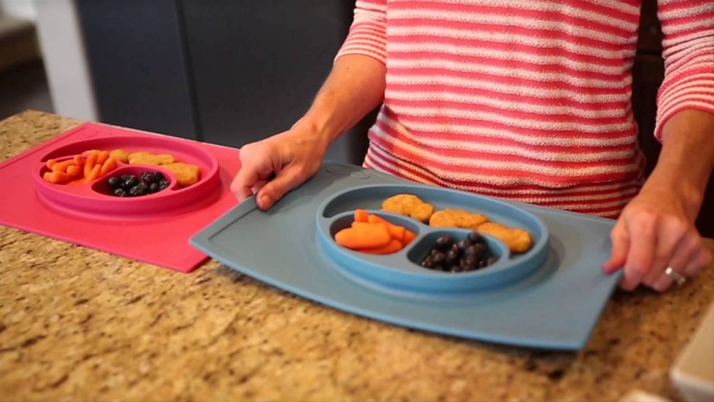 子どもが食器をひっくり返せなくなるアイテムezpz Happy Mat