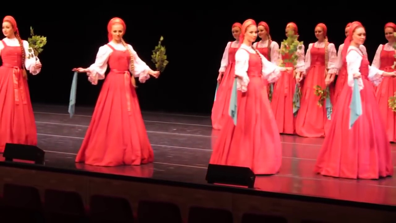 宙に浮いているように見えるロシアの民族舞踊 Berezka Noizmoon
